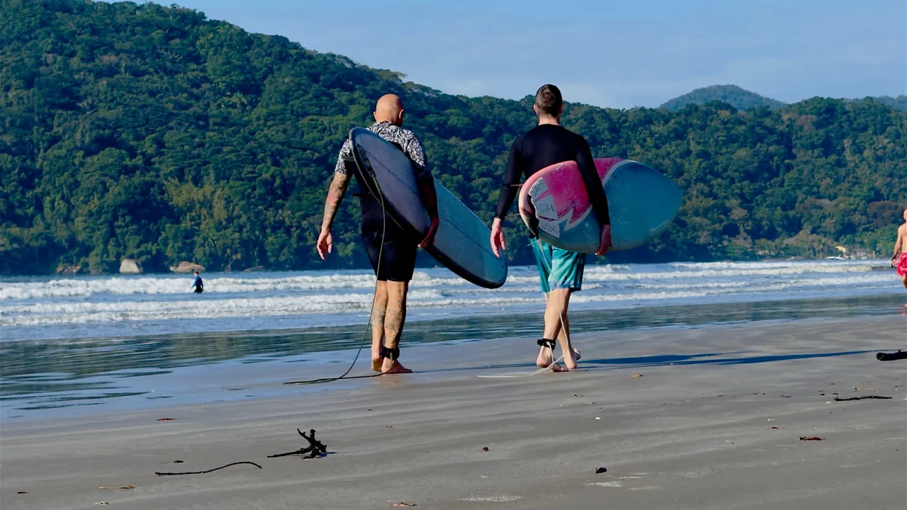 04-praia-enseada-bertioga-surfistas