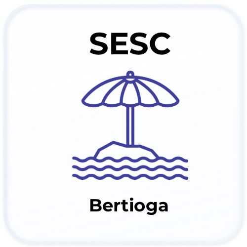 Área de lazer do Sesc Bertioga próxima ao mar